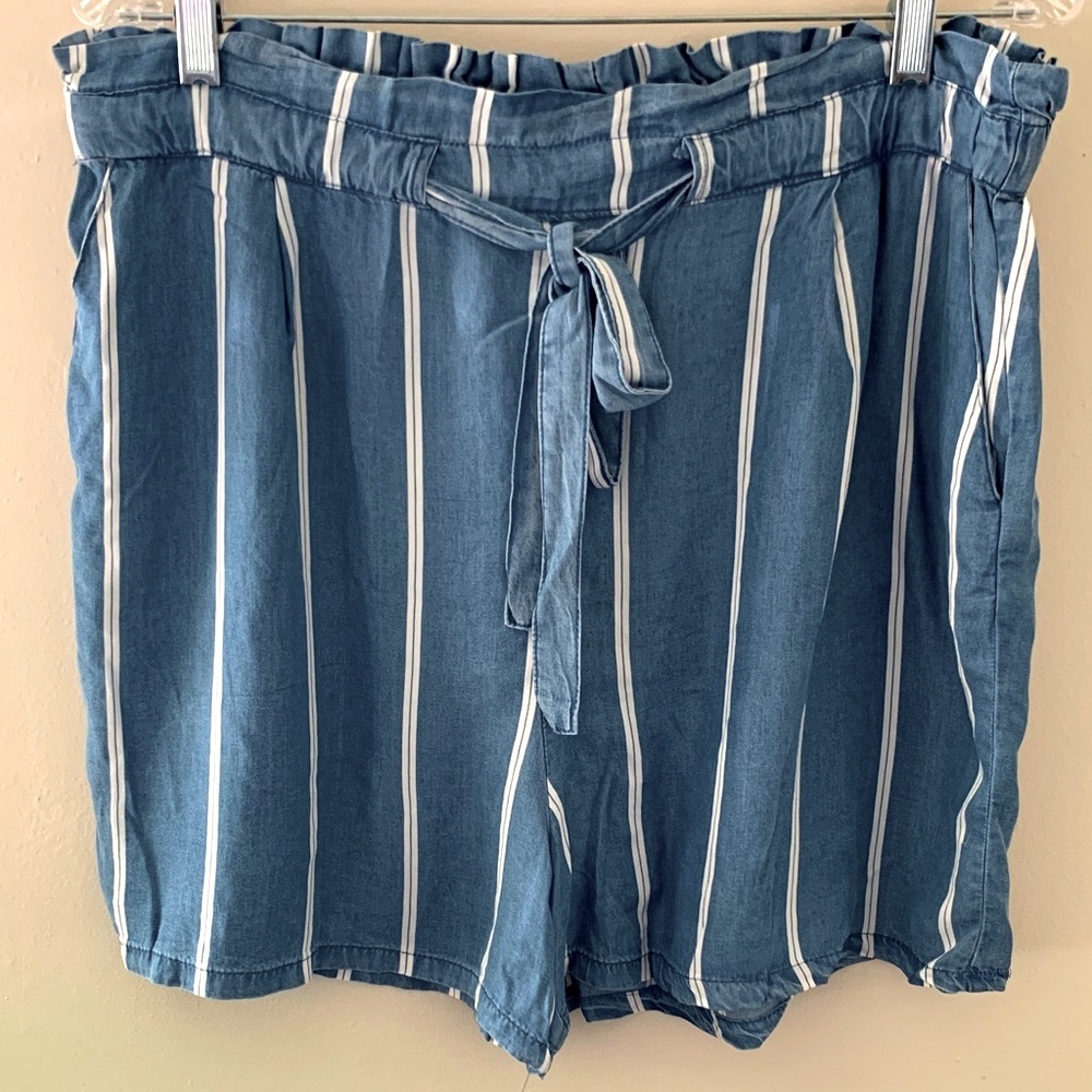 Tie-Waist Blue Striped Women's Shorts